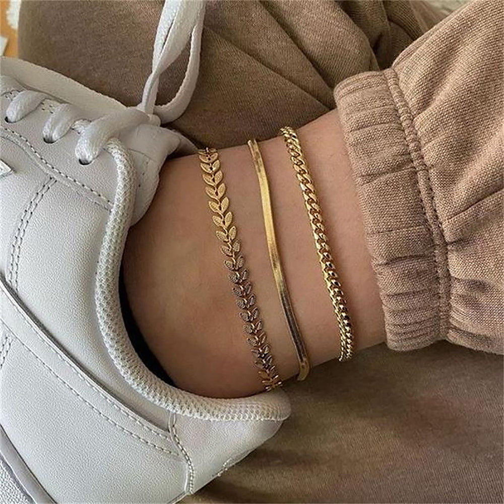 18K Gold Micro Cross Anklet – Minimalist Vintage Style